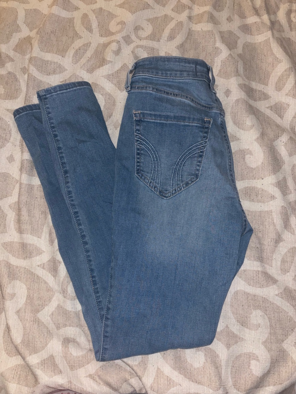 Hollister- Curvy High Rise Super Skinny Jeans